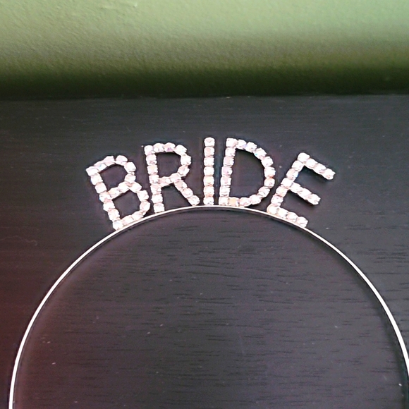 Bride Headband with Diamonds Gold - Picture 4 of 4